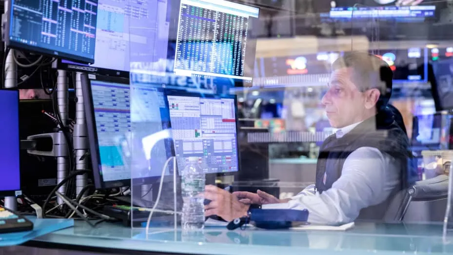 In The Wake Of Fed Rate Hikes, Here Are The Dow's Biggest Winners And